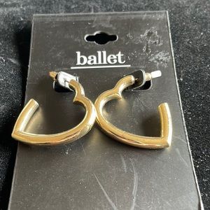 Cute gold tone heart shaped hoop pierced earrings